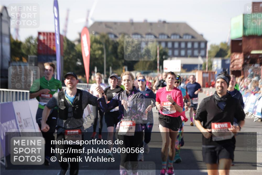 03.10.2025 - Köhlbrandbrückenlauf Jannik Wohlers http://msf.ph/oto/9090568 03.10.2025 13:19:38 Ziel 4691, 4971, 4981, 5047, 5148, 5405, 5578, 5647, 5648, 5650, 5838, 5931, 5975, 6382, 6383, 6600, 6776 meine-sportfotos.de