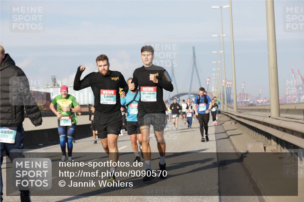 03.10.2025 - Köhlbrandbrückenlauf Jannik Wohlers http://msf.ph/oto/9090570 03.10.2025 09:59:01 Position 3 1372, 3206, 3207 meine-sportfotos.de