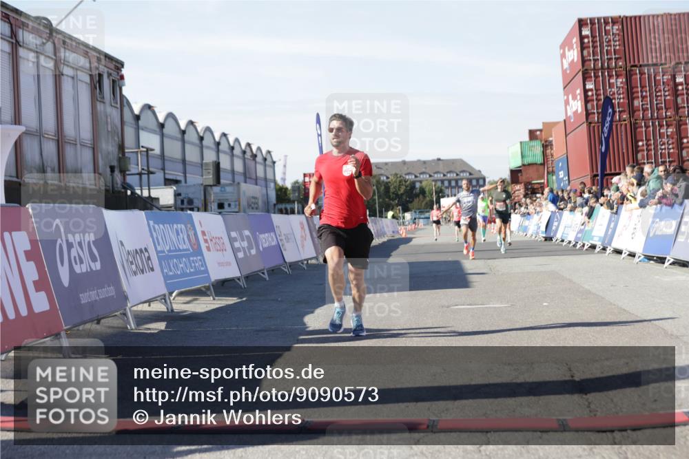 03.10.2025 - Köhlbrandbrückenlauf Jannik Wohlers http://msf.ph/oto/9090573 03.10.2025 12:53:52 Ziel 4088, 6002, 6085, 6422, 6624, 6817 meine-sportfotos.de