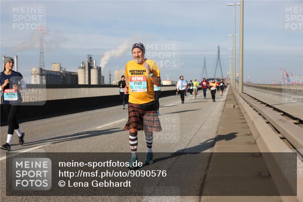 03.10.2025 - Köhlbrandbrückenlauf Lena Gebhardt http://msf.ph/oto/9090576 03.10.2025 10:07:37 Position 2 2263, 3122 meine-sportfotos.de
