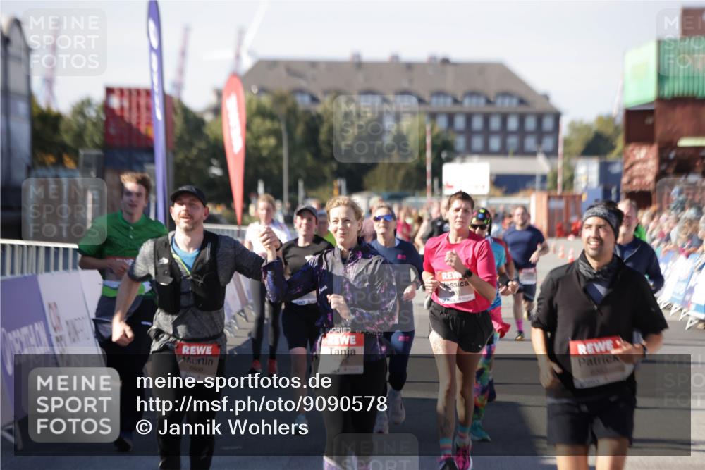 03.10.2025 - Köhlbrandbrückenlauf Jannik Wohlers http://msf.ph/oto/9090578 03.10.2025 13:19:38 Ziel 4691, 4971, 4981, 5047, 5148, 5405, 5578, 5647, 5648, 5650, 5838, 5931, 5975, 6382, 6383, 6600, 6776 meine-sportfotos.de