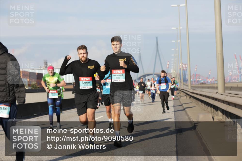 03.10.2025 - Köhlbrandbrückenlauf Jannik Wohlers http://msf.ph/oto/9090580 03.10.2025 09:59:01 Position 3 72, 3206, 3207 meine-sportfotos.de