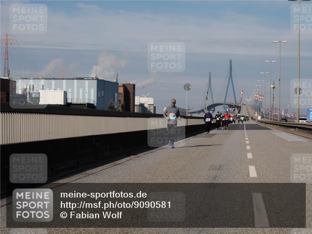 03.10.2025 - Köhlbrandbrückenlauf Fabian Wolf http://msf.ph/oto/9090581 03.10.2025 10:26:31 Position 3  meine-sportfotos.de