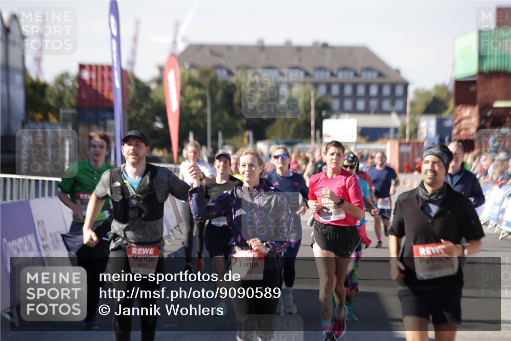 03.10.2025 - Köhlbrandbrückenlauf Jannik Wohlers http://msf.ph/oto/9090589 03.10.2025 13:19:38 Ziel 4691, 4971, 4981, 5047, 5148, 5405, 5578, 5647, 5648, 5650, 5838, 5931, 5975, 6382, 6383, 6600, 6776 meine-sportfotos.de