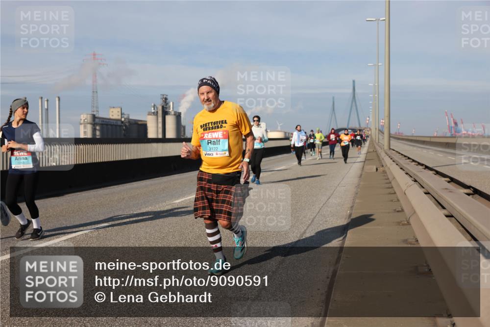 03.10.2025 - Köhlbrandbrückenlauf Lena Gebhardt http://msf.ph/oto/9090591 03.10.2025 10:07:37 Position 2 2263, 3122 meine-sportfotos.de