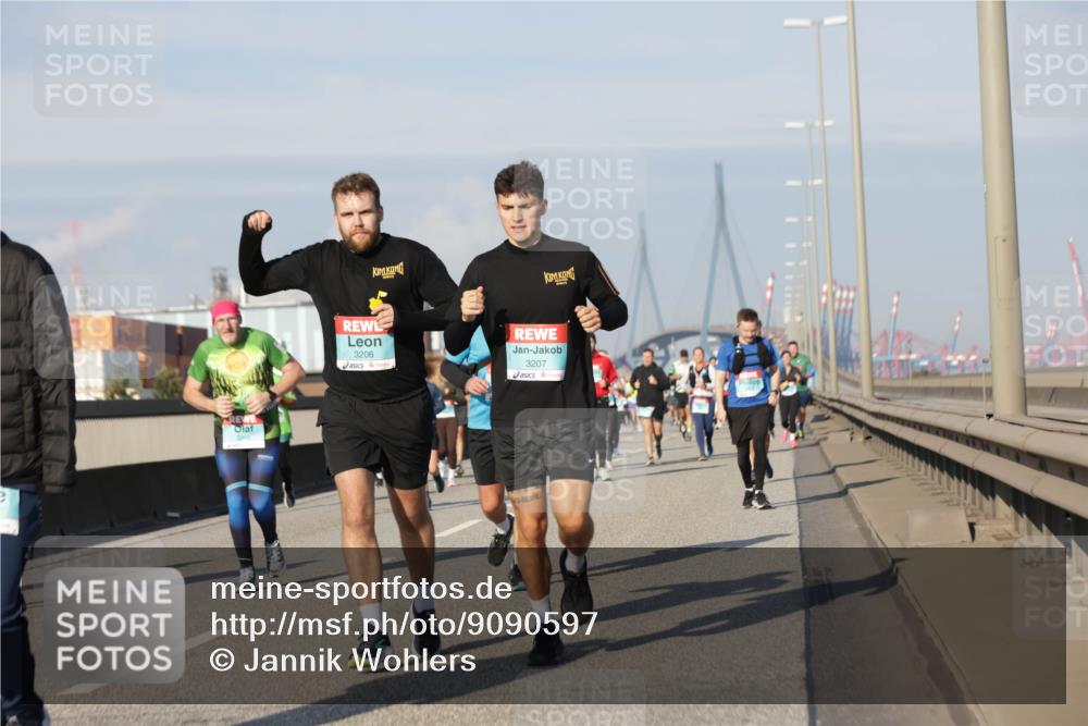 03.10.2025 - Köhlbrandbrückenlauf Jannik Wohlers http://msf.ph/oto/9090597 03.10.2025 09:59:02 Position 3 3206, 3207 meine-sportfotos.de