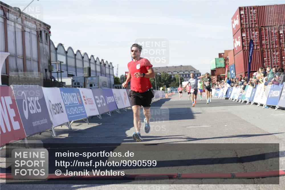 03.10.2025 - Köhlbrandbrückenlauf Jannik Wohlers http://msf.ph/oto/9090599 03.10.2025 12:53:52 Ziel 4088, 6002, 6085, 6422, 6624, 6817 meine-sportfotos.de