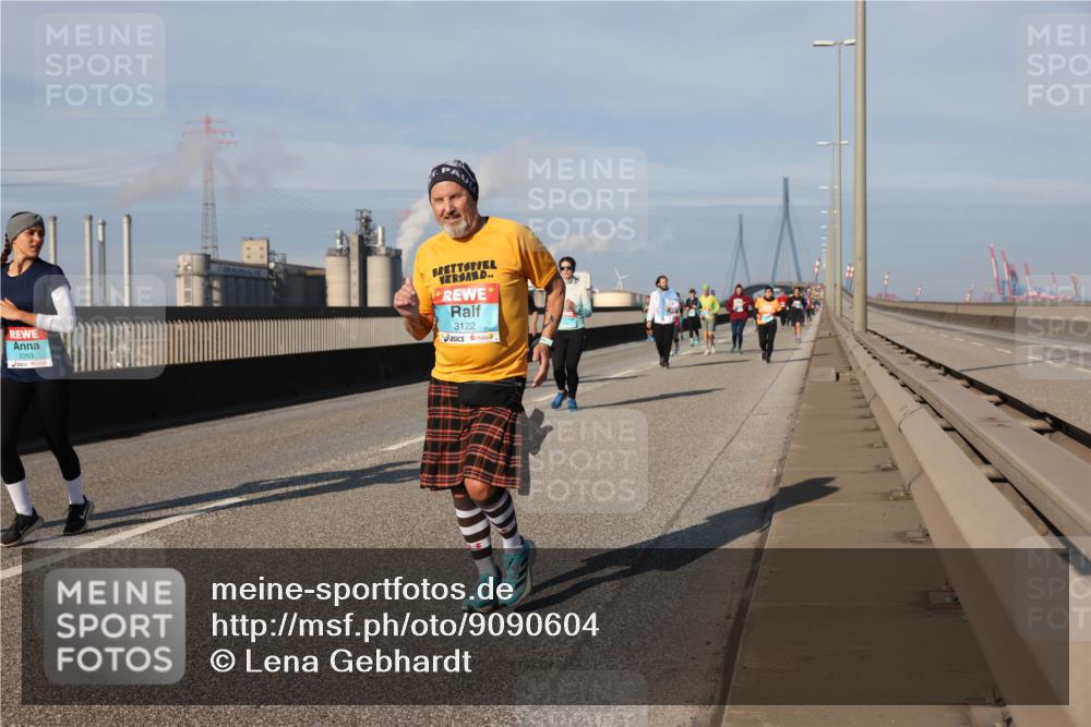 03.10.2025 - Köhlbrandbrückenlauf Lena Gebhardt http://msf.ph/oto/9090604 03.10.2025 10:07:37 Position 2 2263, 3122 meine-sportfotos.de