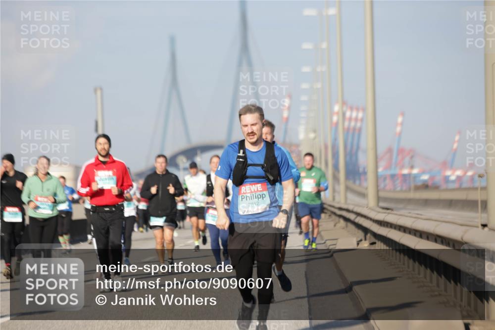 03.10.2025 - Köhlbrandbrückenlauf Jannik Wohlers http://msf.ph/oto/9090607 03.10.2025 09:59:04 Position 3 2812 meine-sportfotos.de