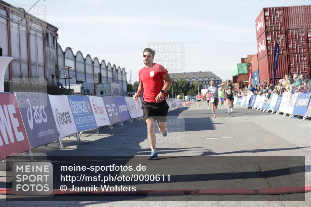 03.10.2025 - Köhlbrandbrückenlauf Jannik Wohlers http://msf.ph/oto/9090611 03.10.2025 12:53:52 Ziel 4088, 6002, 6085, 6422, 6624, 6817 meine-sportfotos.de