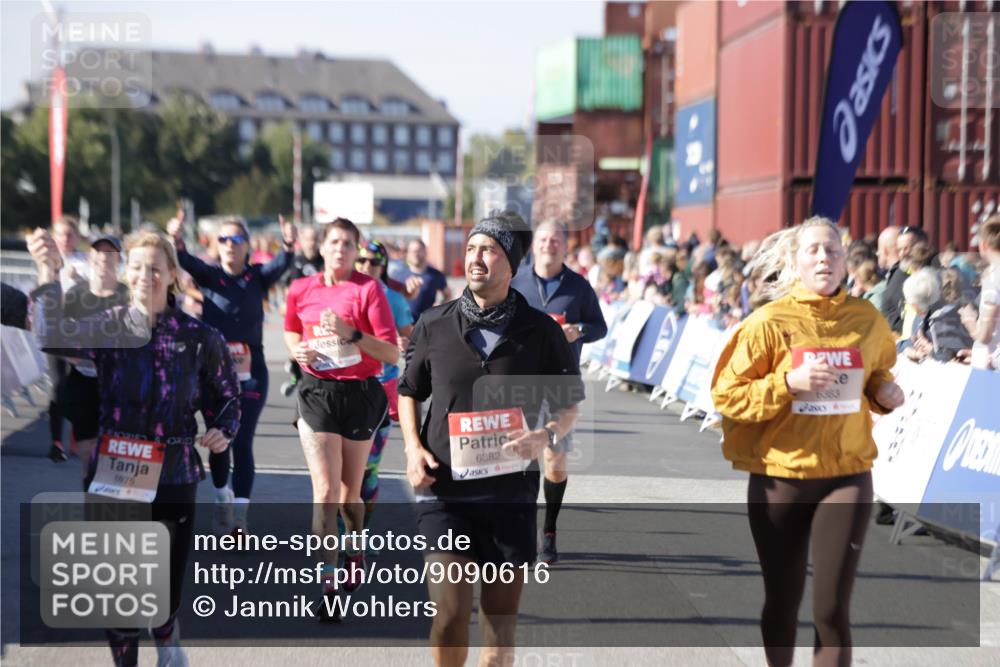 03.10.2025 - Köhlbrandbrückenlauf Jannik Wohlers http://msf.ph/oto/9090616 03.10.2025 13:19:39 Ziel 4691, 4981, 5047, 5148, 5647, 5648, 5650, 5838, 5931, 5975, 6382, 6383, 6509, 6600, 6776 meine-sportfotos.de