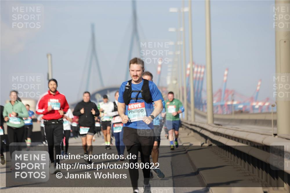 03.10.2025 - Köhlbrandbrückenlauf Jannik Wohlers http://msf.ph/oto/9090622 03.10.2025 09:59:04 Position 3 2812 meine-sportfotos.de