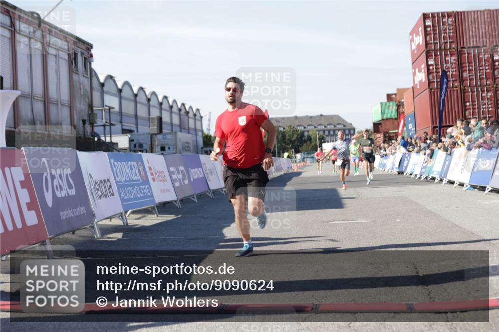 03.10.2025 - Köhlbrandbrückenlauf Jannik Wohlers http://msf.ph/oto/9090624 03.10.2025 12:53:52 Ziel 4088, 6002, 6085, 6422, 6624, 6817 meine-sportfotos.de