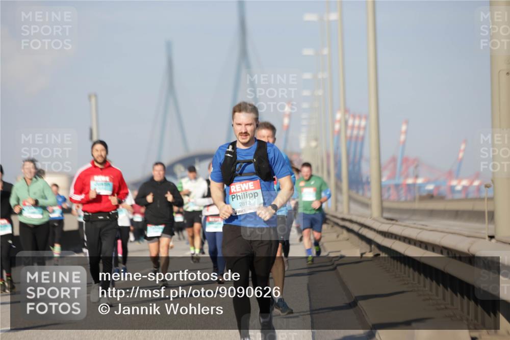 03.10.2025 - Köhlbrandbrückenlauf Jannik Wohlers http://msf.ph/oto/9090626 03.10.2025 09:59:04 Position 3 2812 meine-sportfotos.de