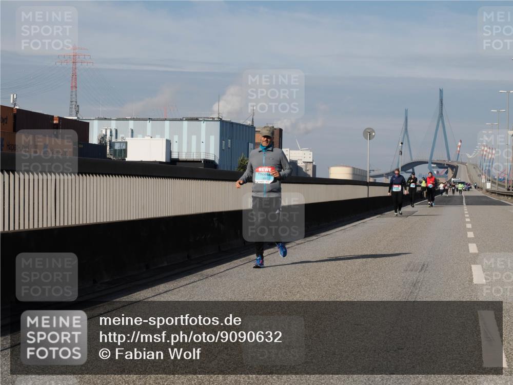 03.10.2025 - Köhlbrandbrückenlauf Fabian Wolf http://msf.ph/oto/9090632 03.10.2025 10:26:35 Position 3 2692 meine-sportfotos.de