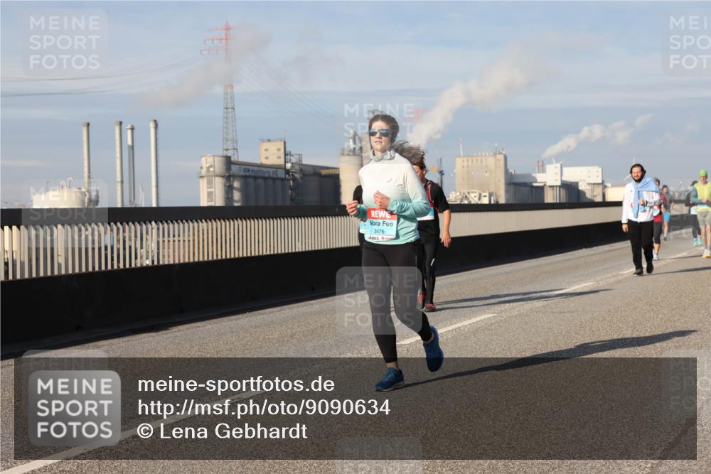 03.10.2025 - Köhlbrandbrückenlauf Lena Gebhardt http://msf.ph/oto/9090634 03.10.2025 10:07:40 Position 2 3476 meine-sportfotos.de