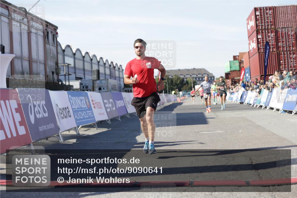 03.10.2025 - Köhlbrandbrückenlauf Jannik Wohlers http://msf.ph/oto/9090641 03.10.2025 12:53:52 Ziel 4088, 6002, 6085, 6422, 6624, 6817 meine-sportfotos.de