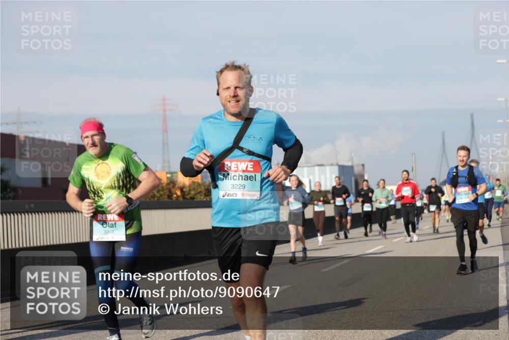 03.10.2025 - Köhlbrandbrückenlauf Jannik Wohlers http://msf.ph/oto/9090647 03.10.2025 09:59:05 Position 3 3348, 3229 meine-sportfotos.de