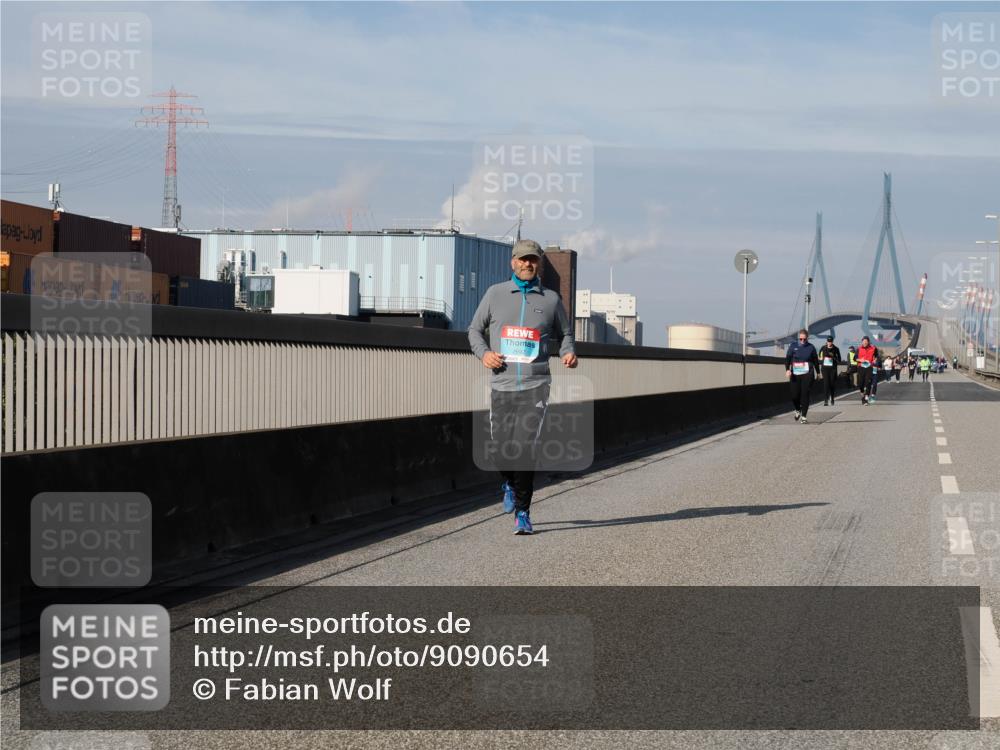 03.10.2025 - Köhlbrandbrückenlauf Fabian Wolf http://msf.ph/oto/9090654 03.10.2025 10:26:36 Position 3  meine-sportfotos.de