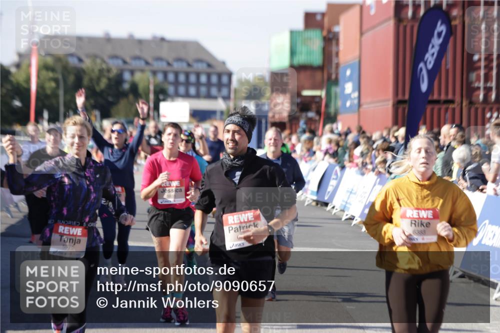 03.10.2025 - Köhlbrandbrückenlauf Jannik Wohlers http://msf.ph/oto/9090657 03.10.2025 13:19:39 Ziel 4691, 4981, 5047, 5148, 5647, 5648, 5650, 5838, 5931, 5975, 6382, 6383, 6509, 6600, 6776 meine-sportfotos.de