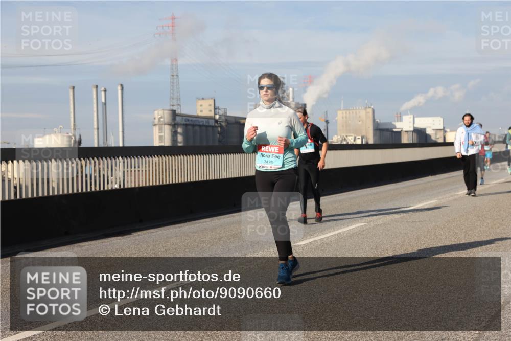03.10.2025 - Köhlbrandbrückenlauf Lena Gebhardt http://msf.ph/oto/9090660 03.10.2025 10:07:40 Position 2 3476 meine-sportfotos.de