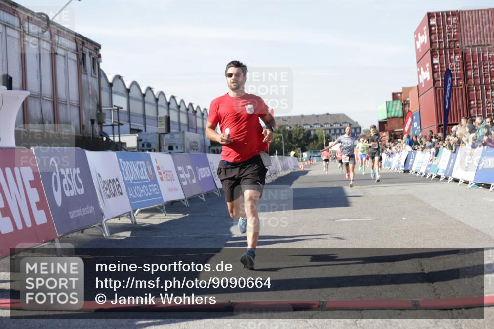 03.10.2025 - Köhlbrandbrückenlauf Jannik Wohlers http://msf.ph/oto/9090664 03.10.2025 12:53:52 Ziel 4088, 6002, 6085, 6422, 6624, 6817 meine-sportfotos.de