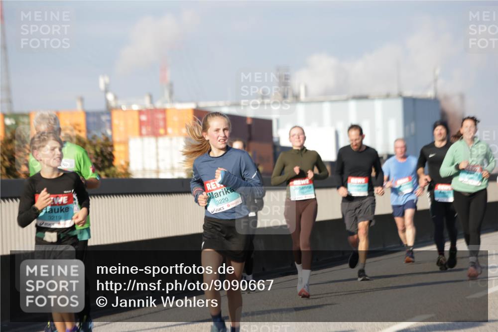 03.10.2025 - Köhlbrandbrückenlauf Jannik Wohlers http://msf.ph/oto/9090667 03.10.2025 09:59:06 Position 3 3219, 3220 meine-sportfotos.de