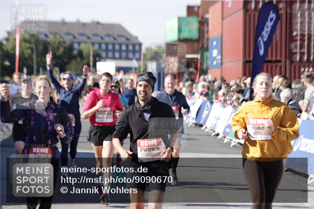 03.10.2025 - Köhlbrandbrückenlauf Jannik Wohlers http://msf.ph/oto/9090670 03.10.2025 13:19:39 Ziel 4691, 4981, 5047, 5148, 5647, 5648, 5650, 5838, 5931, 5975, 6382, 6383, 6509, 6600, 6776 meine-sportfotos.de