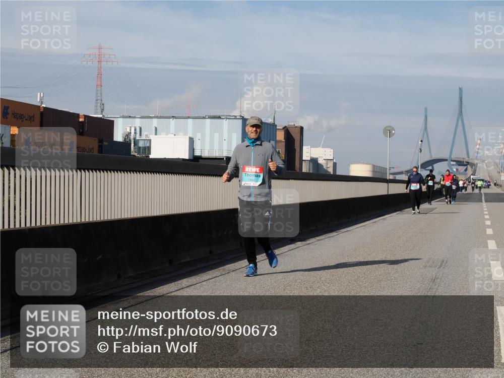03.10.2025 - Köhlbrandbrückenlauf Fabian Wolf http://msf.ph/oto/9090673 03.10.2025 10:26:36 Position 3 2692 meine-sportfotos.de