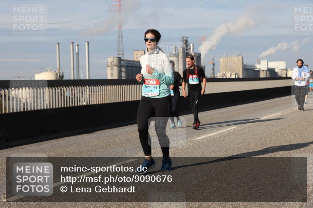 03.10.2025 - Köhlbrandbrückenlauf Lena Gebhardt http://msf.ph/oto/9090676 03.10.2025 10:07:40 Position 2 3476 meine-sportfotos.de
