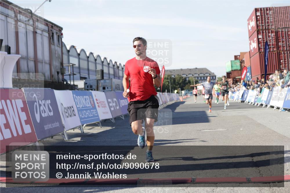 03.10.2025 - Köhlbrandbrückenlauf Jannik Wohlers http://msf.ph/oto/9090678 03.10.2025 12:53:52 Ziel 4088, 6002, 6085, 6422, 6624, 6817 meine-sportfotos.de