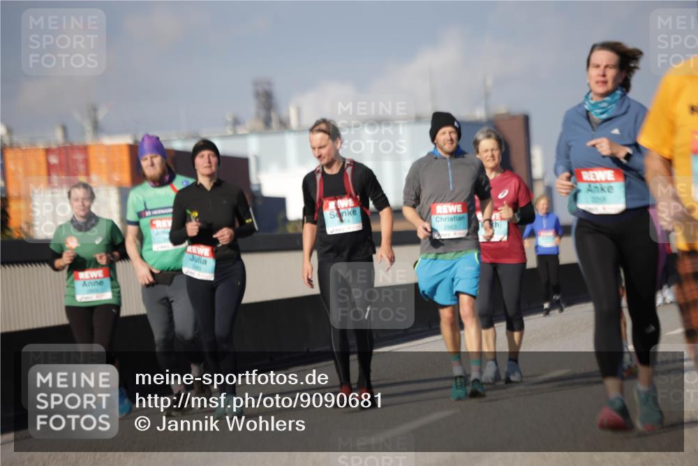 03.10.2025 - Köhlbrandbrückenlauf Jannik Wohlers http://msf.ph/oto/9090681 03.10.2025 10:10:30 Position 3 3083, 2863, 2258 meine-sportfotos.de