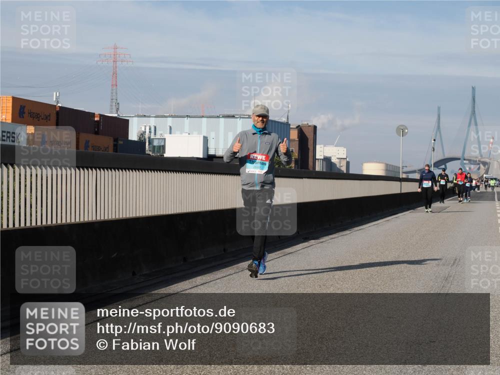 03.10.2025 - Köhlbrandbrückenlauf Fabian Wolf http://msf.ph/oto/9090683 03.10.2025 10:26:36 Position 3 2692 meine-sportfotos.de