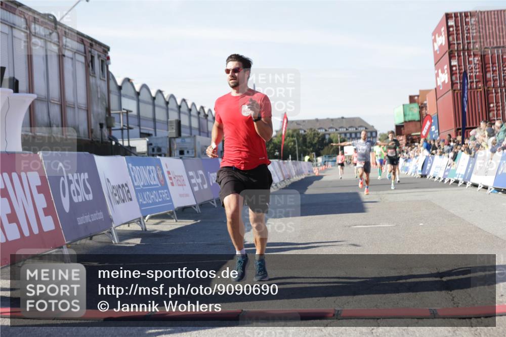 03.10.2025 - Köhlbrandbrückenlauf Jannik Wohlers http://msf.ph/oto/9090690 03.10.2025 12:53:52 Ziel 4088, 6002, 6085, 6422, 6624, 6817 meine-sportfotos.de