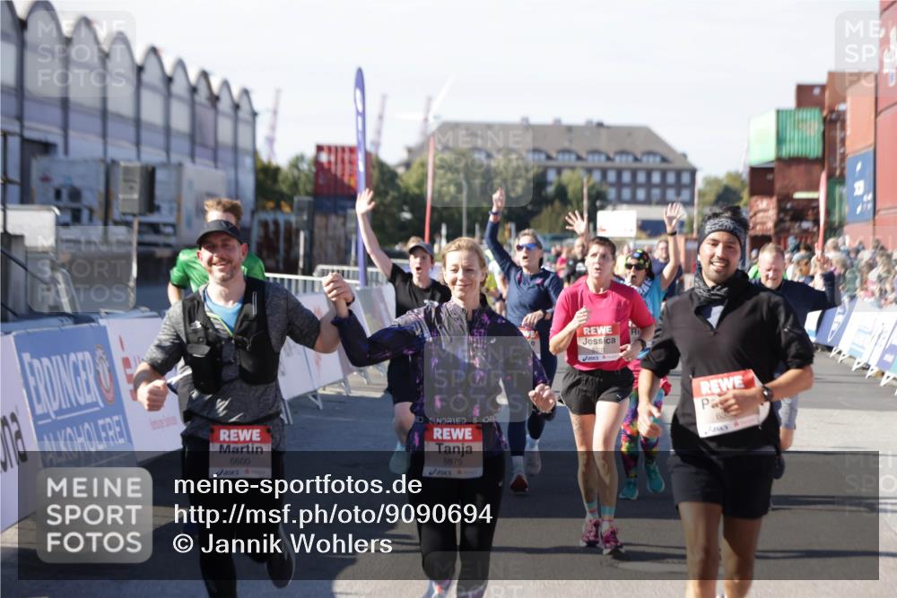 03.10.2025 - Köhlbrandbrückenlauf Jannik Wohlers http://msf.ph/oto/9090694 03.10.2025 13:19:40 Ziel 4691, 4981, 5047, 5148, 5647, 5648, 5650, 5838, 5931, 5975, 6382, 6383, 6509, 6600, 6776 meine-sportfotos.de