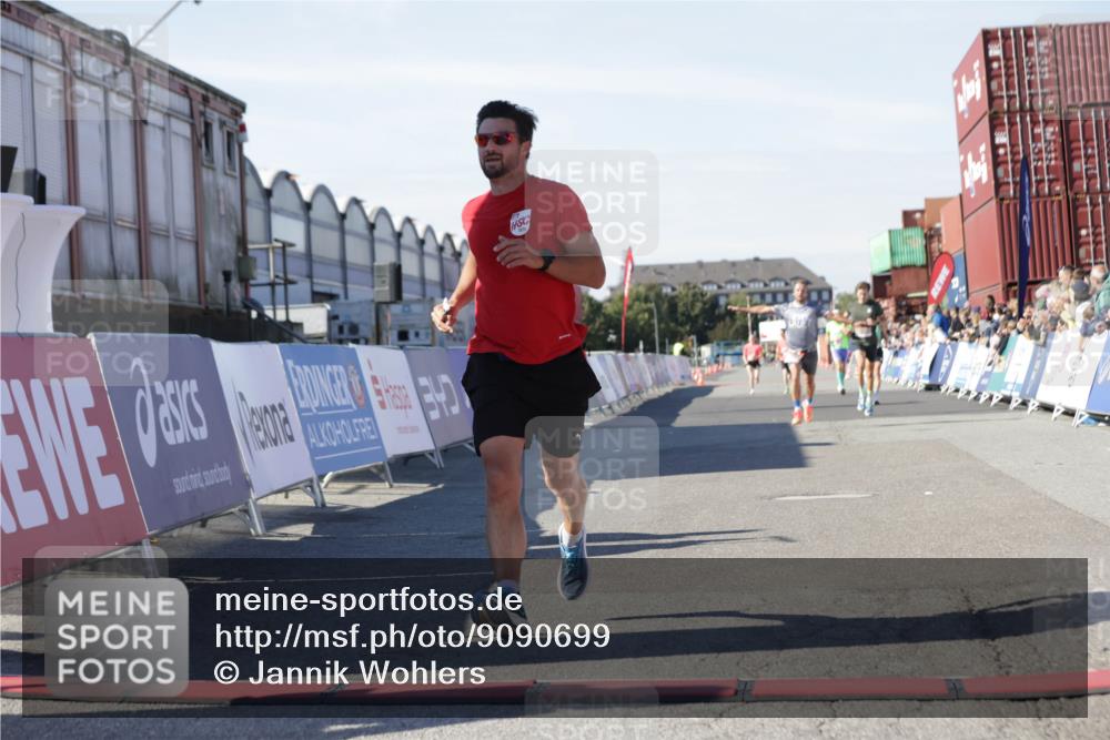 03.10.2025 - Köhlbrandbrückenlauf Jannik Wohlers http://msf.ph/oto/9090699 03.10.2025 12:53:52 Ziel 4088, 6002, 6085, 6422, 6624, 6817 meine-sportfotos.de