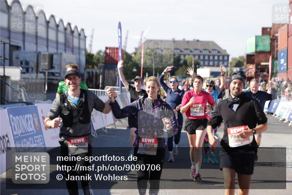 03.10.2025 - Köhlbrandbrückenlauf Jannik Wohlers http://msf.ph/oto/9090706 03.10.2025 13:19:40 Ziel 4691, 4981, 5047, 5148, 5647, 5648, 5650, 5838, 5931, 5975, 6382, 6383, 6509, 6600, 6776 meine-sportfotos.de