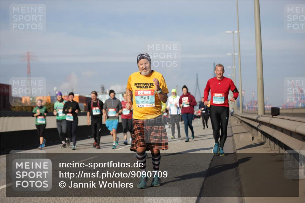 03.10.2025 - Köhlbrandbrückenlauf Jannik Wohlers http://msf.ph/oto/9090709 03.10.2025 10:10:31 Position 3 3122 meine-sportfotos.de
