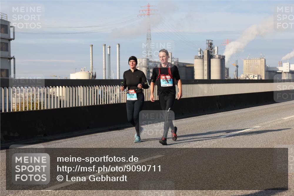 03.10.2025 - Köhlbrandbrückenlauf Lena Gebhardt http://msf.ph/oto/9090711 03.10.2025 10:07:42 Position 2 3383 meine-sportfotos.de