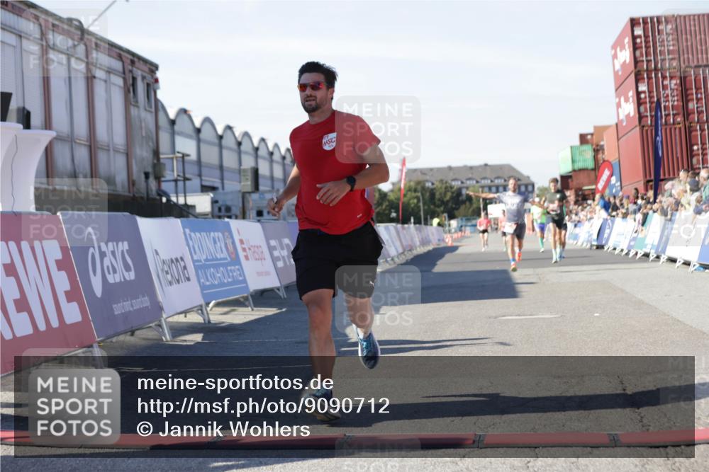 03.10.2025 - Köhlbrandbrückenlauf Jannik Wohlers http://msf.ph/oto/9090712 03.10.2025 12:53:52 Ziel 4088, 6002, 6085, 6422, 6624, 6817 meine-sportfotos.de