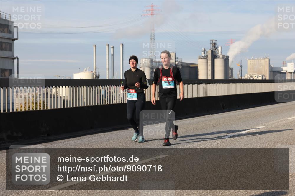 03.10.2025 - Köhlbrandbrückenlauf Lena Gebhardt http://msf.ph/oto/9090718 03.10.2025 10:07:42 Position 2 3383 meine-sportfotos.de