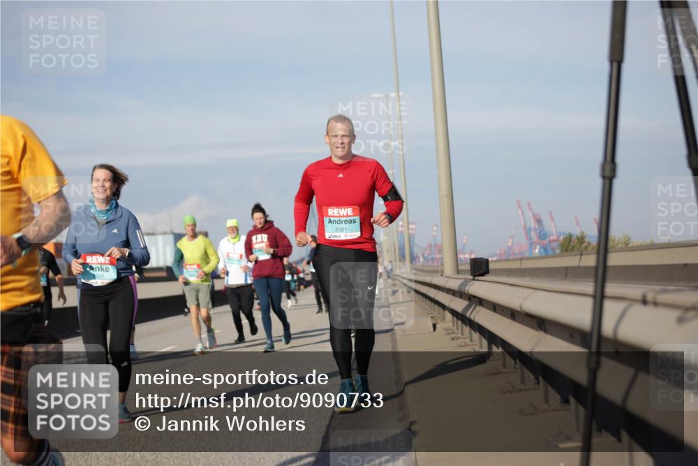 03.10.2025 - Köhlbrandbrückenlauf Jannik Wohlers http://msf.ph/oto/9090733 03.10.2025 10:10:33 Position 3 258, 2321 meine-sportfotos.de