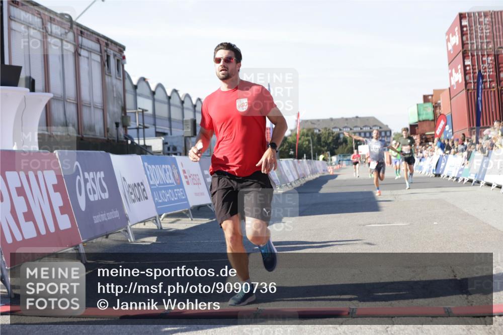 03.10.2025 - Köhlbrandbrückenlauf Jannik Wohlers http://msf.ph/oto/9090736 03.10.2025 12:53:53 Ziel 4088, 6002, 6085, 6422, 6817 meine-sportfotos.de