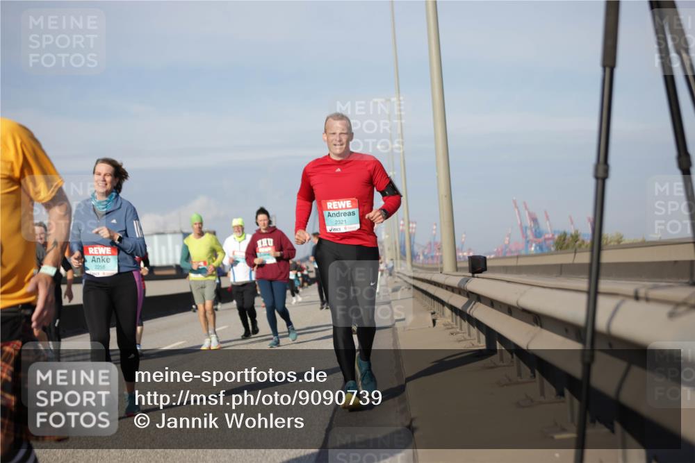 03.10.2025 - Köhlbrandbrückenlauf Jannik Wohlers http://msf.ph/oto/9090739 03.10.2025 10:10:33 Position 3 2258, 2321 meine-sportfotos.de