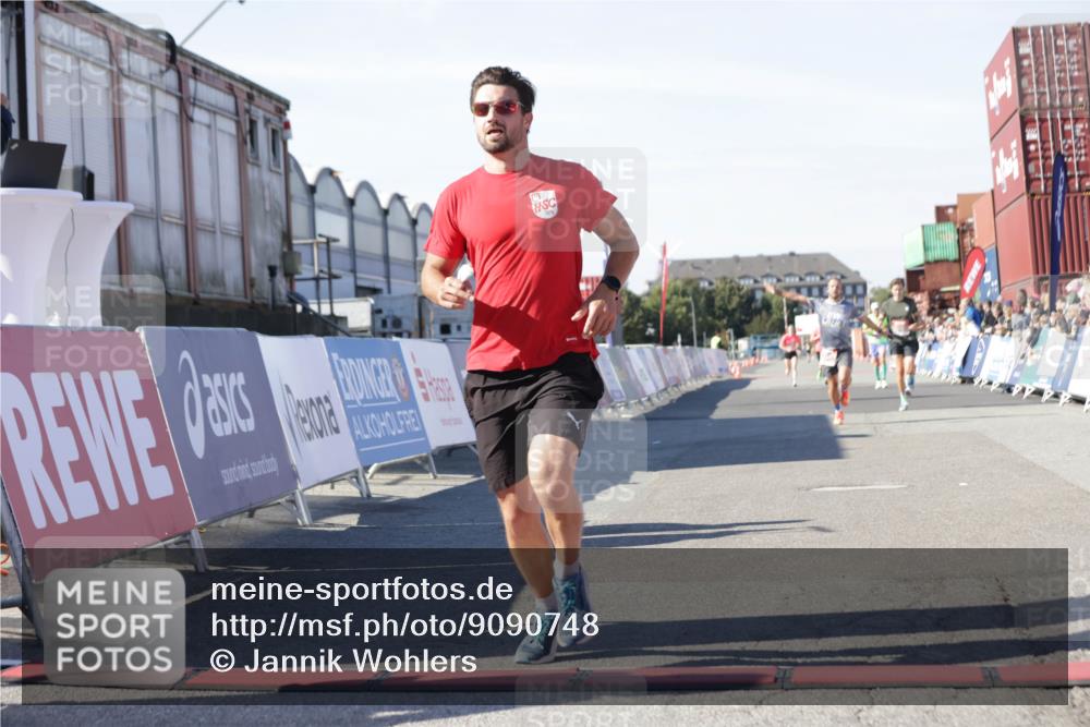 03.10.2025 - Köhlbrandbrückenlauf Jannik Wohlers http://msf.ph/oto/9090748 03.10.2025 12:53:53 Ziel 4088, 6002, 6085, 6422, 6817 meine-sportfotos.de
