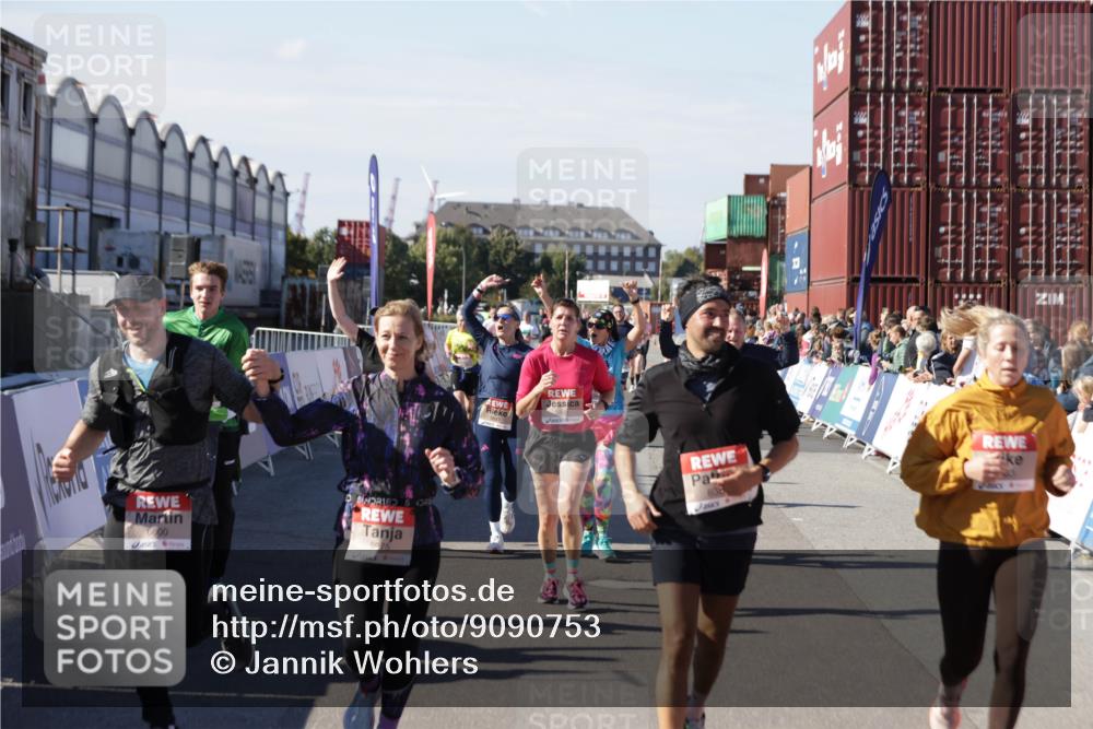 03.10.2025 - Köhlbrandbrückenlauf Jannik Wohlers http://msf.ph/oto/9090753 03.10.2025 13:19:40 Ziel 4691, 4981, 5047, 5148, 5647, 5648, 5650, 5838, 5931, 5975, 6382, 6383, 6509, 6600, 6776 meine-sportfotos.de