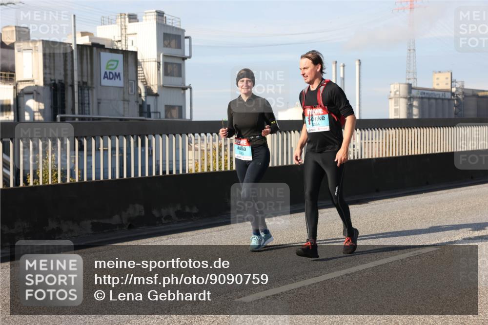 03.10.2025 - Köhlbrandbrückenlauf Lena Gebhardt http://msf.ph/oto/9090759 03.10.2025 10:07:43 Position 2 3383, 3384 meine-sportfotos.de