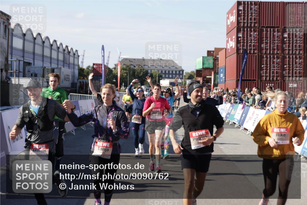 03.10.2025 - Köhlbrandbrückenlauf Jannik Wohlers http://msf.ph/oto/9090762 03.10.2025 13:19:41 Ziel 4981, 5047, 5148, 5647, 5648, 5650, 5838, 5931, 5975, 6382, 6383, 6509, 6600, 6776 meine-sportfotos.de
