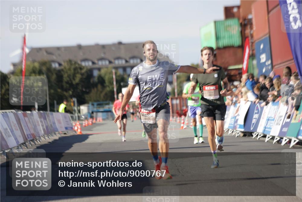 03.10.2025 - Köhlbrandbrückenlauf Jannik Wohlers http://msf.ph/oto/9090767 03.10.2025 12:53:54 Ziel 4030, 4088, 6002, 6085, 6422, 6817 meine-sportfotos.de