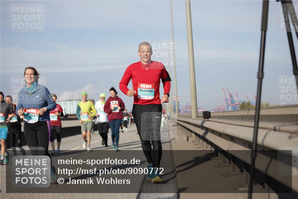 03.10.2025 - Köhlbrandbrückenlauf Jannik Wohlers http://msf.ph/oto/9090772 03.10.2025 10:10:33 Position 3 2321 meine-sportfotos.de